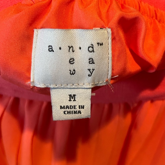 Pleated midi skirt - Picture 2 of 2